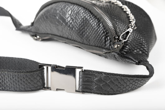 PYTHON EFFECT BELT BAG IN BLACK