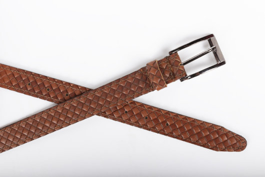 STRAW EFFECT LEATHER BELT IN TAN