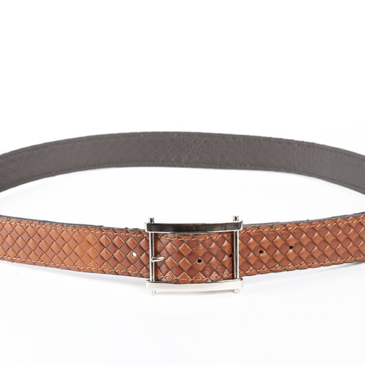 STRAW EFFECT LEATHER BELT IN TAN-NICKEL