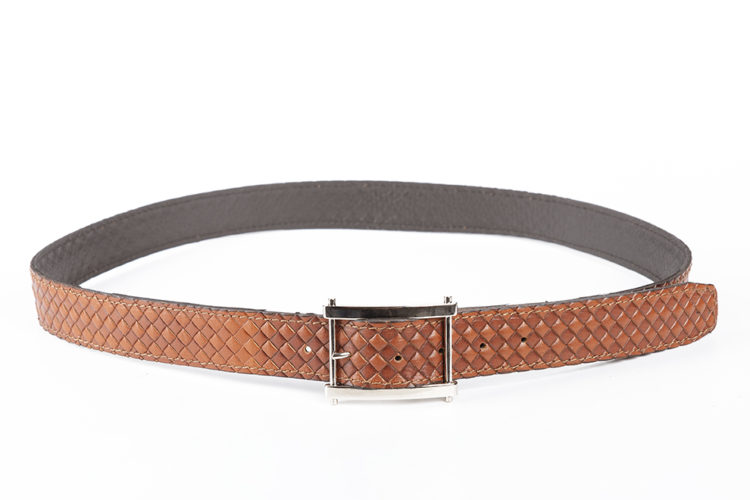 STRAW EFFECT LEATHER BELT IN TAN-NICKEL