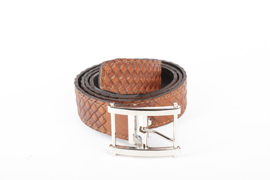 STRAW EFFECT LEATHER BELT IN TAN-NICKEL