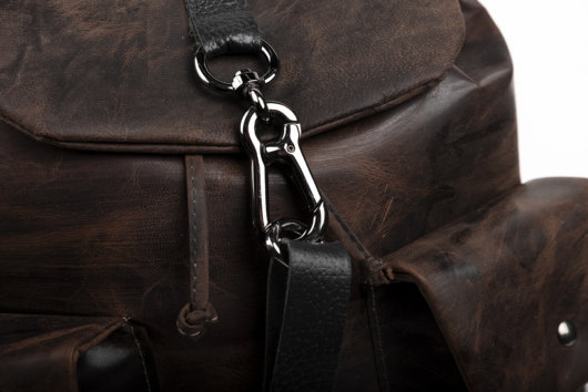 BACKPACK WITH HOOK-BROWN PULL UP LEATHER