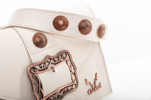 LIMITED EDITION CLUTCH BAG IN CREAM