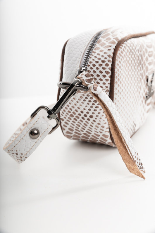 CROSSBODY BAG WITH ZIPPER IN WHITE