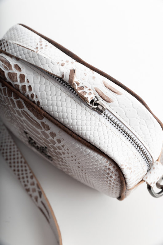 CROSSBODY BAG WITH ZIPPER IN WHITE