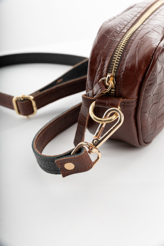 CROSSBODY BAG WITH ZIPPER IN BROWN