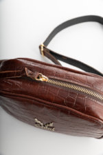 CROSSBODY BAG WITH ZIPPER IN BROWN
