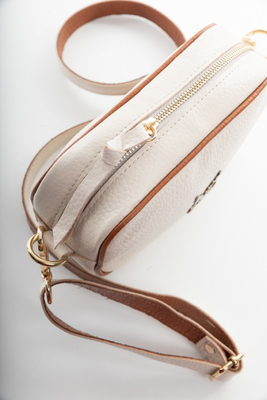 CROSSBODY BAG WITH ZIPPER IN CREAM