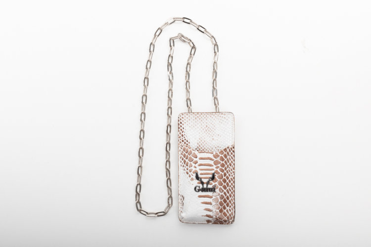 WHITE NECK POUCH