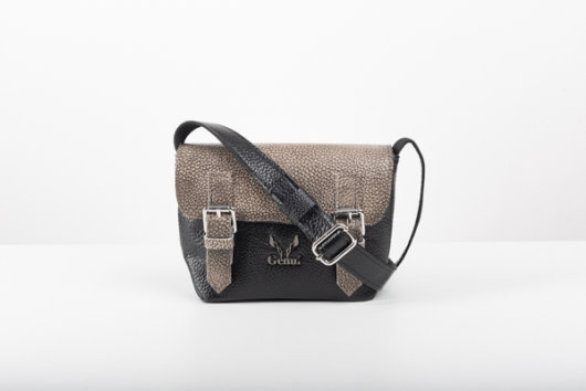 FLAP CROSSBODY BAG IN BLACK - GREY