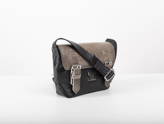 FLAP CROSSBODY BAG IN BLACK - GREY