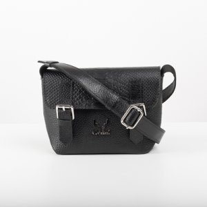 FLAP CROSSBODY BAG IN BLACK