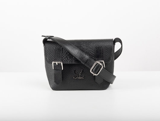 FLAP CROSSBODY BAG IN BLACK