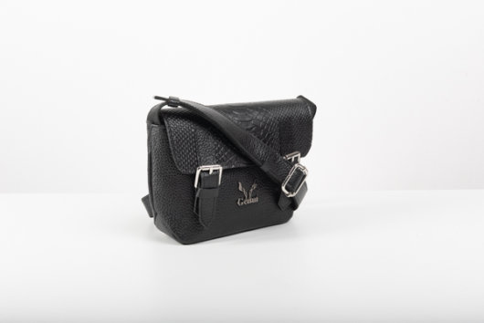 FLAP CROSSBODY BAG IN BLACK