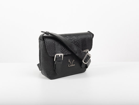 FLAP CROSSBODY BAG IN BLACK