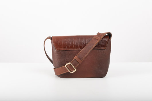 FLAP CROSSBODY BAG IN BROWN