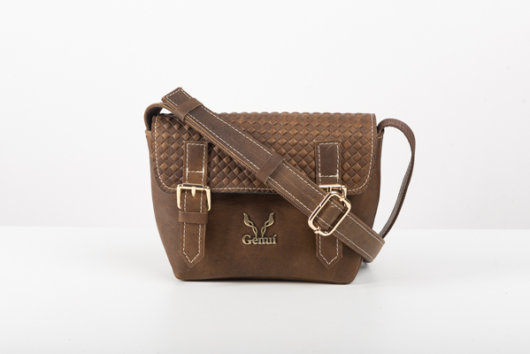 FLAP CROSSBODY BAG IN OLIVE GREEN