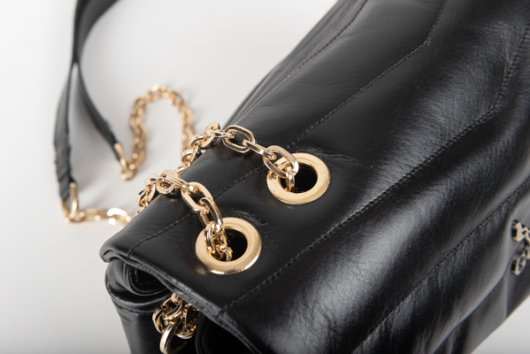 BLACK QUILTED SHOULDER BAG WITH CHAIN