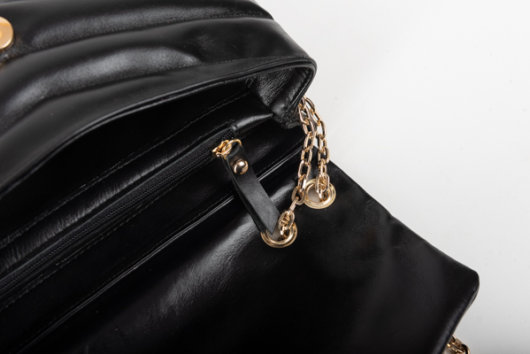 BLACK QUILTED SHOULDER BAG WITH CHAIN