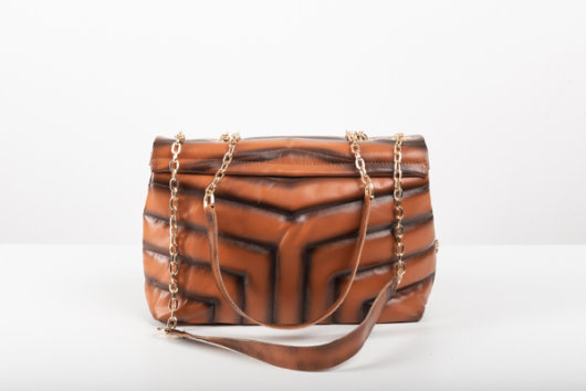 TAN QUILTED SHOULDER BAG WITH CHAIN