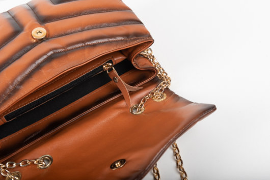 TAN QUILTED SHOULDER BAG WITH CHAIN