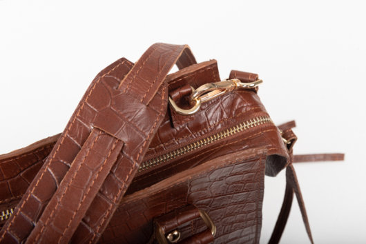 LEATHER SHOULDER BAG IN BROWN