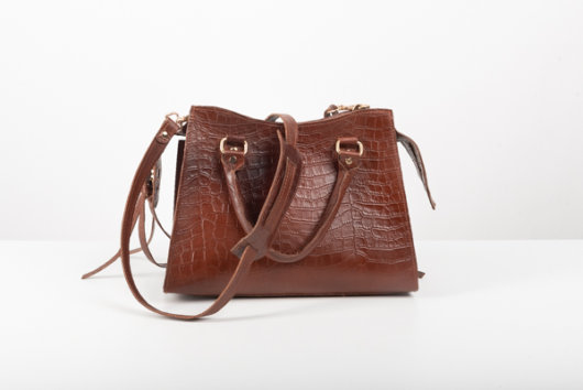 LEATHER SHOULDER BAG IN BROWN