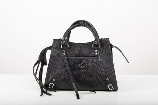 LEATHER SHOULDER BAG IN BLACK