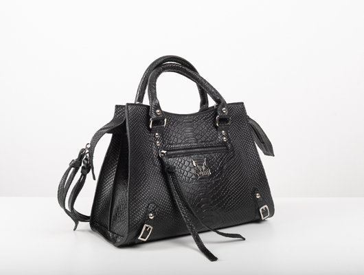 LEATHER SHOULDER BAG IN BLACK