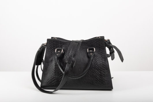 LEATHER SHOULDER BAG IN BLACK