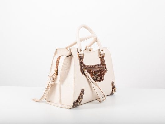 LEATHER SHOULDER BAG IN CREAM