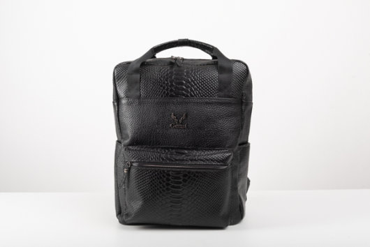 BACKPACK WITH ZIPPER IN BLACK