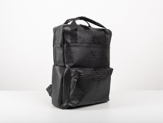 BACKPACK WITH ZIPPER IN BLACK