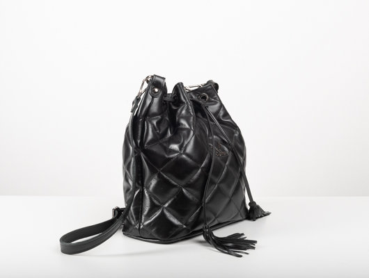 3 IN 1 QUILTED BUCKET BAG IN BLACK