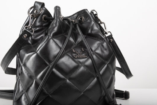 3 IN 1 QUILTED BUCKET BAG IN BLACK