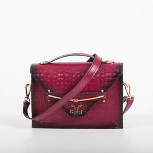 CLUTCH BAG WITH DECORATIVE METAL ACCESSORIES AND HANDLE IN MAGENTA