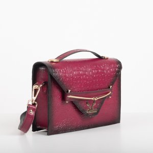CLUTCH BAG WITH DECORATIVE METAL ACCESSORIES AND HANDLE IN MAGENTA