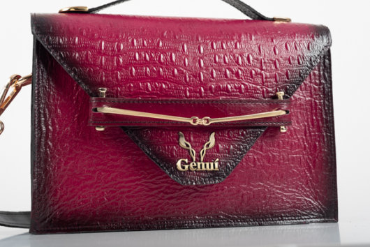 CLUTCH BAG WITH DECORATIVE METAL ACCESSORIES AND HANDLE IN MAGENTA