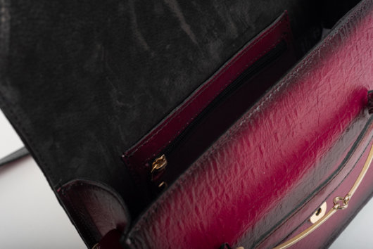 CLUTCH BAG WITH DECORATIVE METAL ACCESSORIES AND HANDLE IN MAGENTA