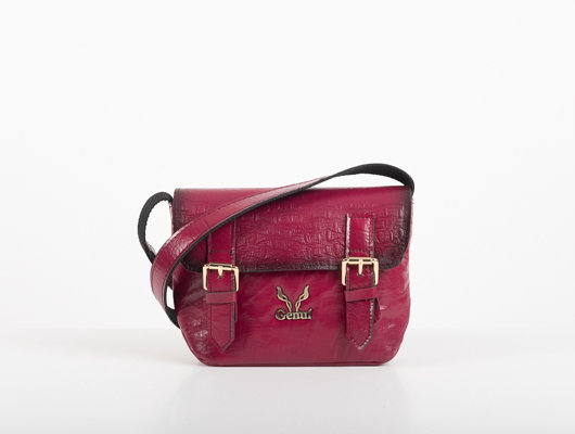 FLAP CROSSBODY BAG IN MAGENTA