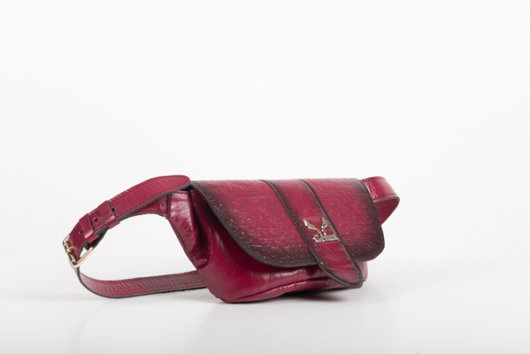 BELT BAG WITH FLAP IN MAGENTA