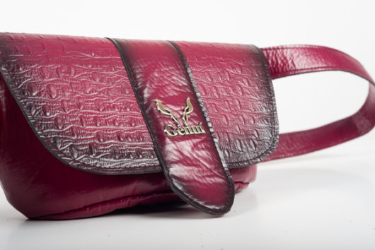 BELT BAG WITH FLAP IN MAGENTA