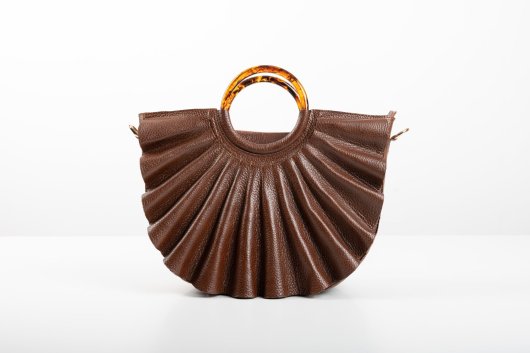 LEATHER FAN BAG IN BROWN