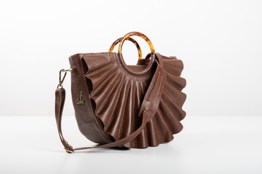 LEATHER FAN BAG IN BROWN