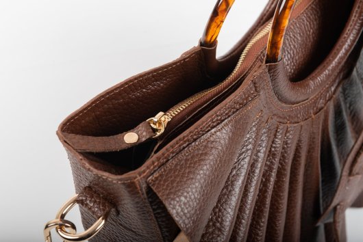 LEATHER FAN BAG IN BROWN