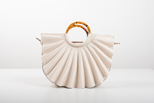 LEATHER FAN BAG IN CREAM