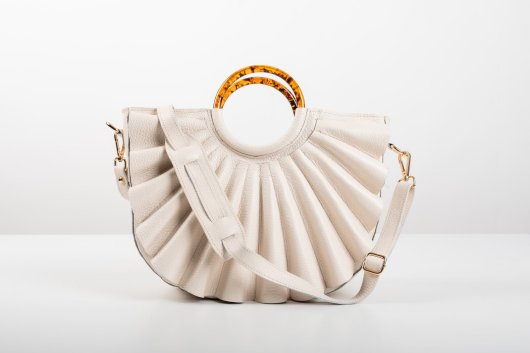 LEATHER FAN BAG IN CREAM