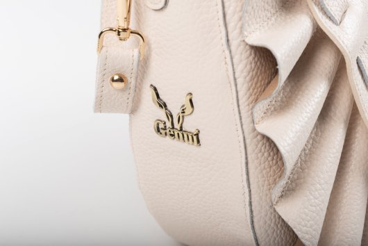 LEATHER FAN BAG IN CREAM