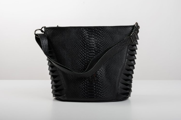 LEATHER SHOULDER BAG IN BLACK