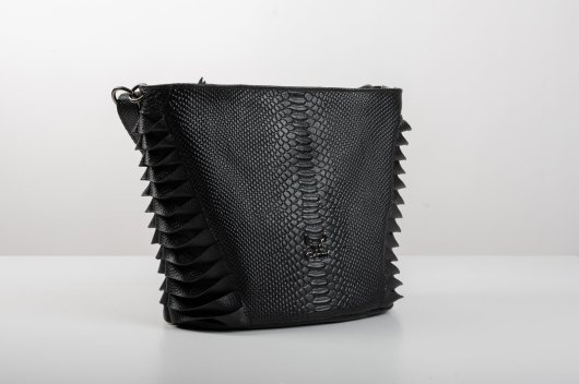 LEATHER SHOULDER BAG IN BLACK